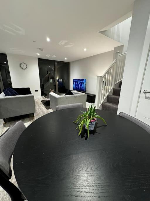 2 Bedroom Modern Luxury Apartment In The Heart Of Birmingham Exterior photo